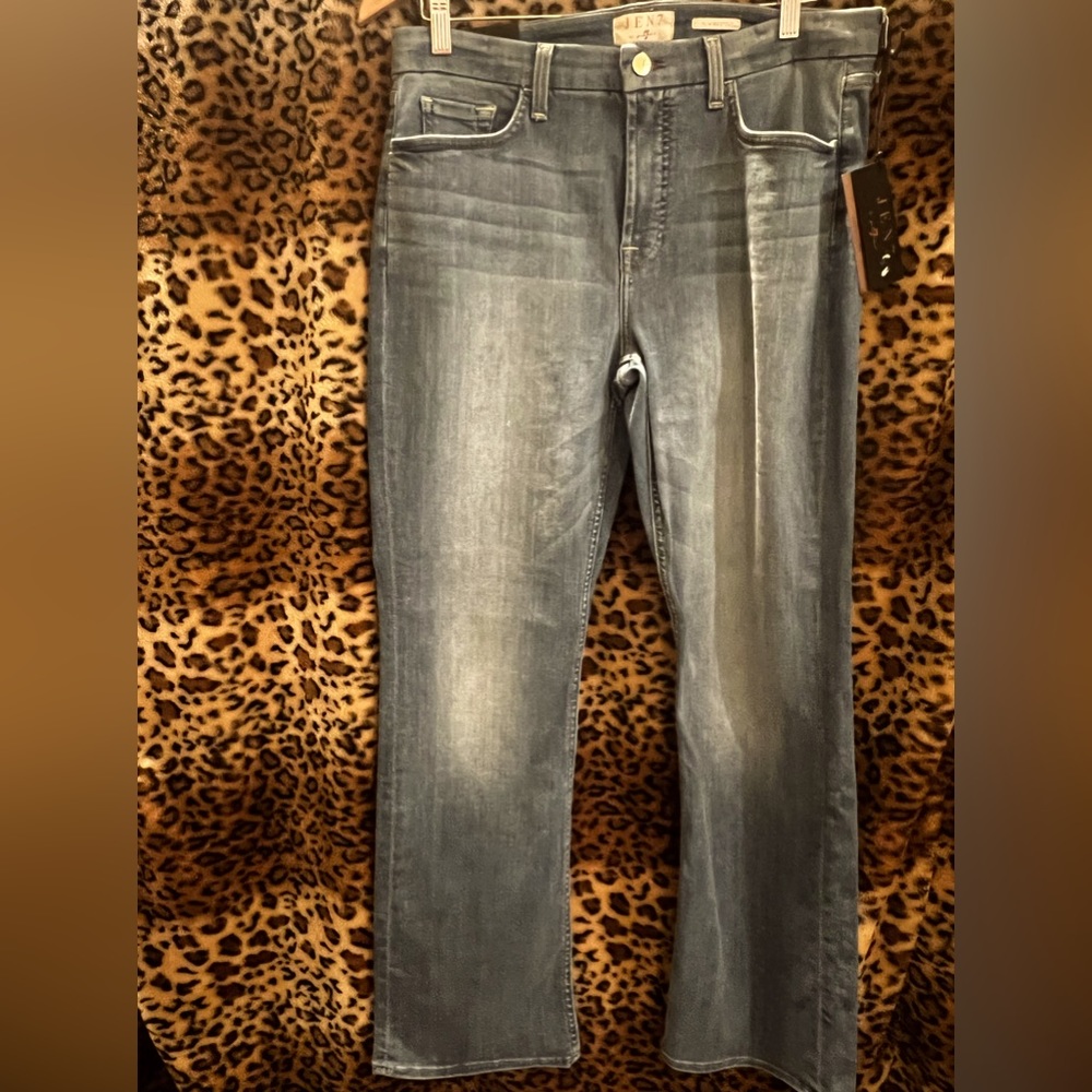 NWT! Jen 7 by Seven for all mankind, slim bootcut size 12/31.